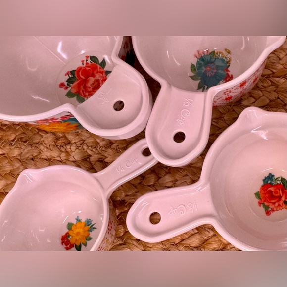 The Pioneer Woman Floral Whimsy Melamine Measuring Cups and condiment bowls - Picture 3 of 8